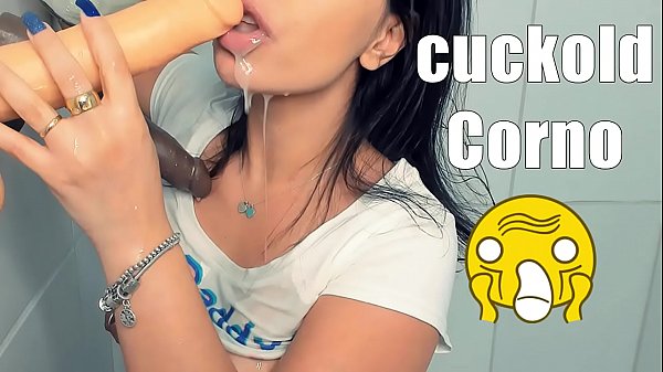 Esposa safada Traindo o corno na Webcam, Casada Gostosa tomando banho de leite, Mostrando para o Corno na Webcam Cuckold husband Wife 10 min