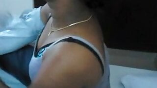 Tamil girl showing boobs with audio