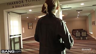 Flashing her pussy in a restaurant