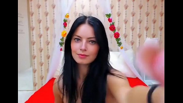 Gorgeous Brunette On Webcam – vixxxcam.com